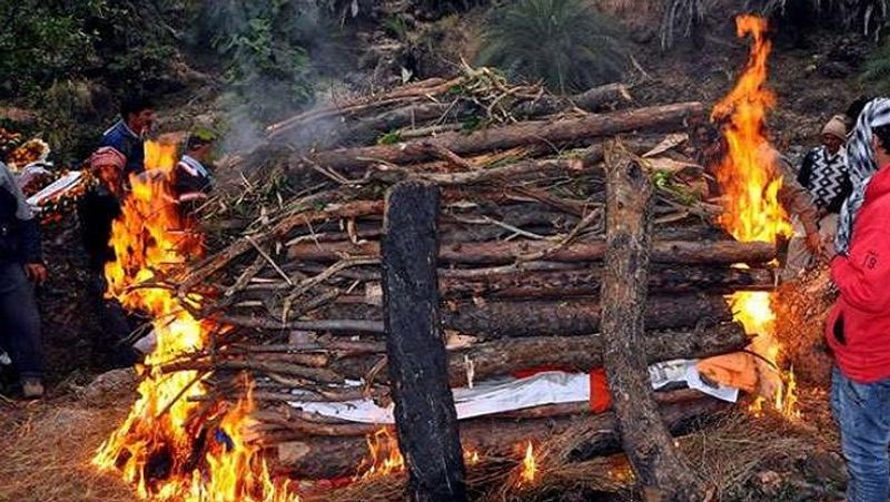 dead body lifted from funeral pyre in pursuit of insurance claim roo