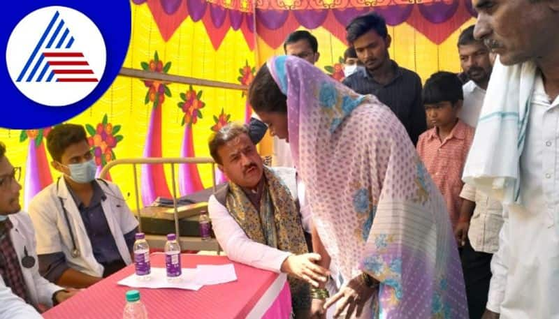 Dr.S.B.Kamareddy free health check-up on his birthday event in raichur gow