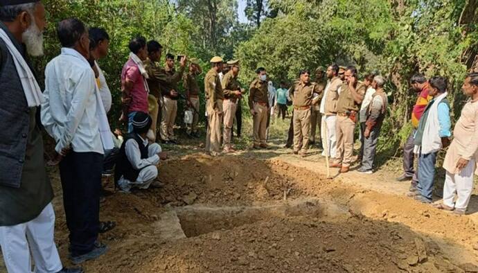 कब्रिस्तान में खोदी गई कब्र के पास आकर बैठ गई महिला, जानिए क्यों शव को दफनाने से कर दिया मना