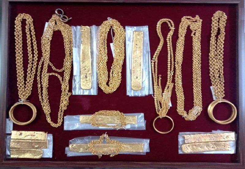 12 kg gold seized at coimbatore airport and four people arrested