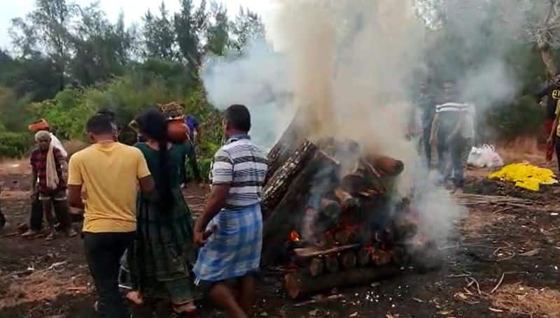 A daughter who performed her father last rites