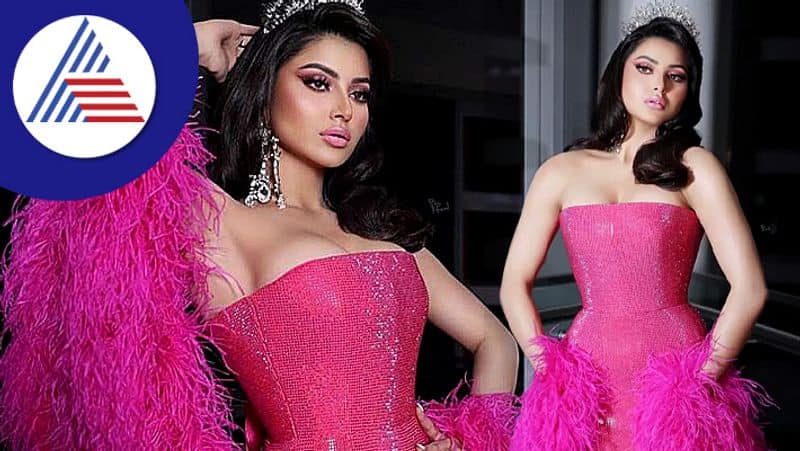 Urvashi Rautela showed her sexy avatar in pink tube bodycon outfit 