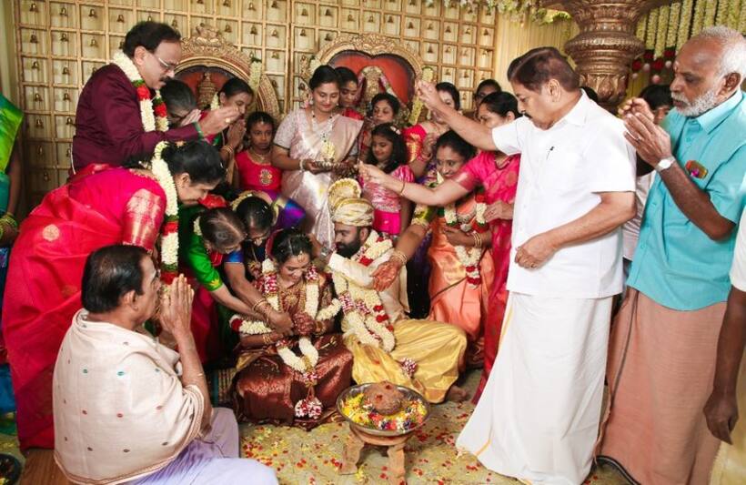தயாரிப்பாளர் G. தனஞ்ஜெயன் மகள் ரேவதி  அபிஷேக் திருமணத்திற்கு 100க்கும் மேற்பட்ட பிரபலங்கள் நேரில் வாழ்த்து!