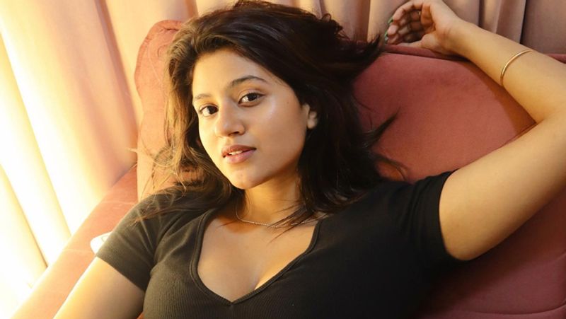 SEX वीडियो लीक वाली अंजली अरोड़ा ने फिर मचाया तहलका, आधी रात को बीच सड़क पर  ये काम करती आई नजर | Mms Leak Kachha Badam Girl Anjali Arora Video Viral  Dancing