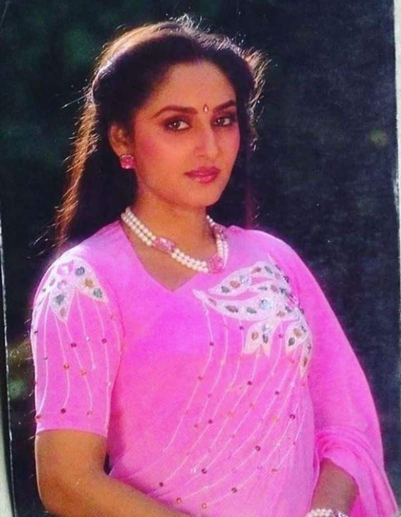 Madras High Court orders actress Jayaprada to surrender within 15 days KAK