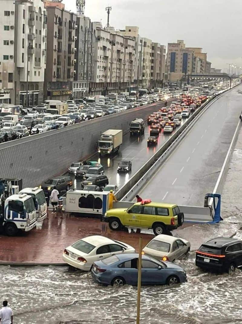 heavy rain hits jeddah and flight services affected 