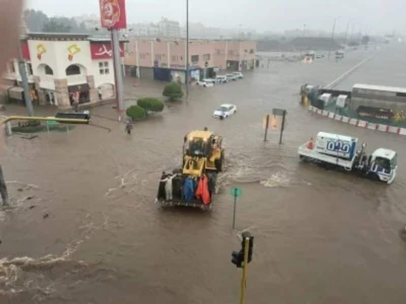 heavy rain hits jeddah and flight services affected 