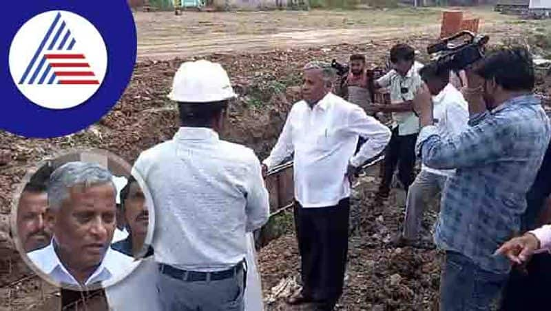 Poor work in the CM constituency Somanna scold on the contractor at shiggavi rav