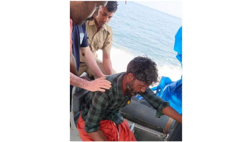 5 tamil nadu fishermen attacked by srilankan Navy