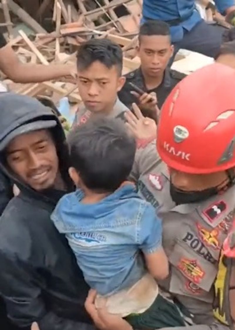 Indonesia earthquake: 6 year old boy miracle rescued from Rubbles 