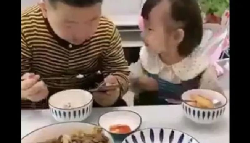 brother and sister sharing food the warm video gets huge attention 