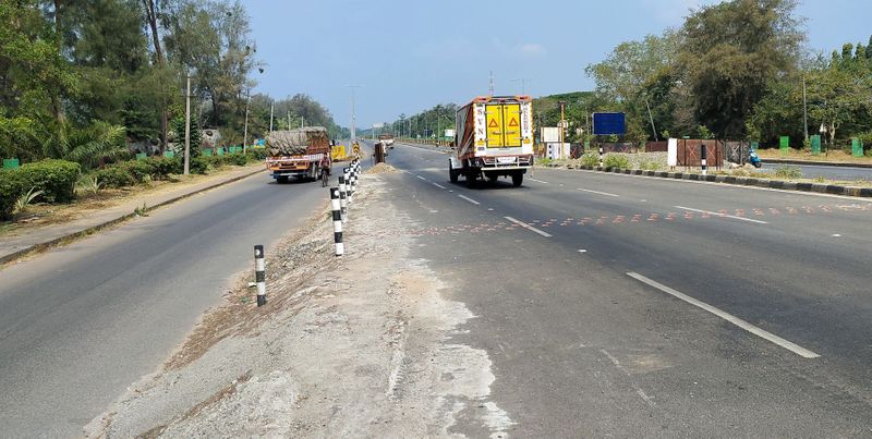 Service road without humps Increase in number of accidents karwar rav