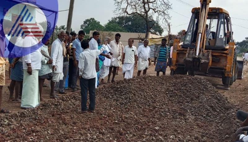 Poor road work villagers outraged at hoovinahadagali ballari rav