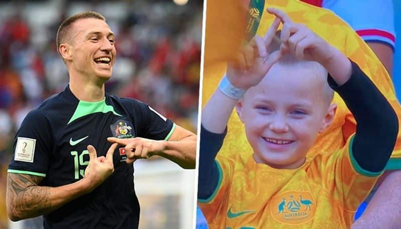 football Mitchell Duke's special moment with son after leading Australia to World Cup 2022 win over Tunisia wins hearts snt