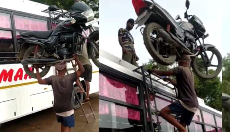 what a balance, labourer climbs bus keeping bike on his head, Internet salutes his Enormous strength akb