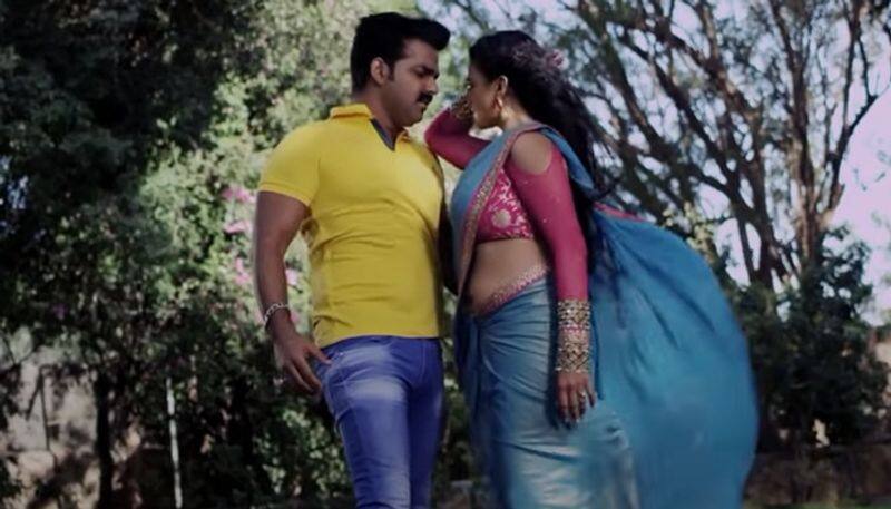 Akshara Singh BOLD video Bhojpuri actress Pawan Singh SEXY dance moves on Chumma Ke Zeher is a must WATCH