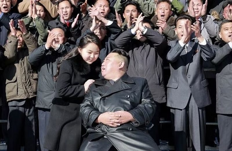 world was surprised after seeing photo of north korea president spoted with his daughter in public