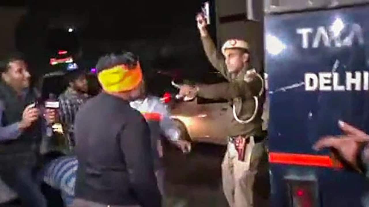 Shraddha Walker murder case: Men from Hindu Sena attack van carrying accused Aaftab with swords; 2 detained