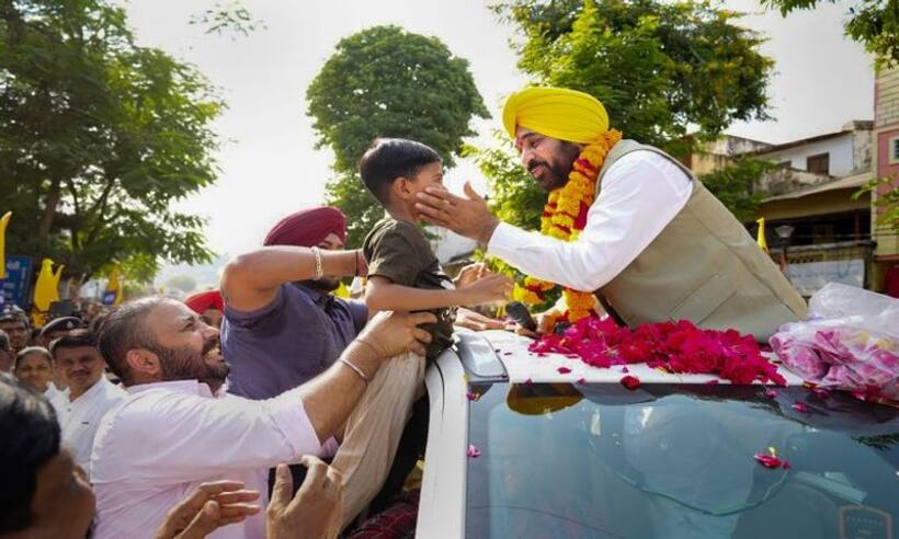 25 हजार बिजली बिल के साथ प्रेस कांफ्रेंस करने पहुंचे भगवंत मान, जानिए क्या था उनमें 