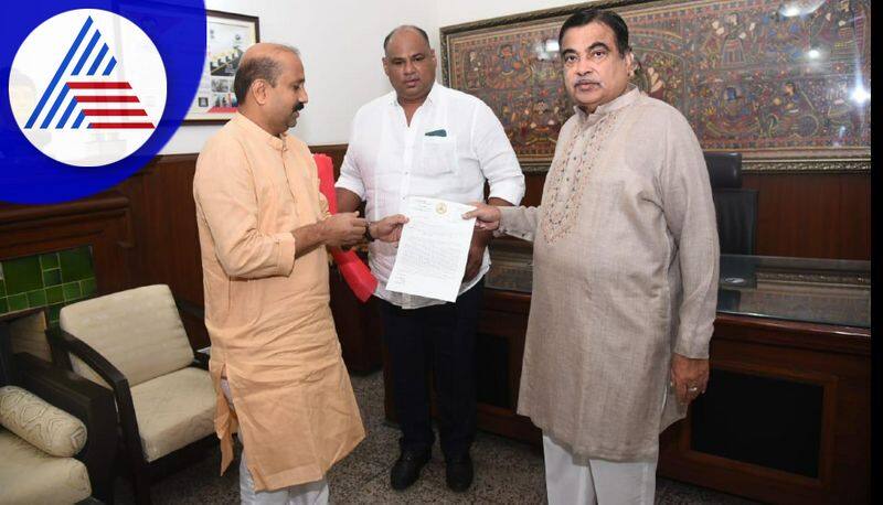 Gadkari met MLA Raghupathi Bhatt to solve the Suratkal toll problem