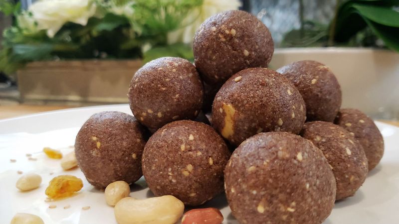 how to make easy and tasty ragi laddu recipe 