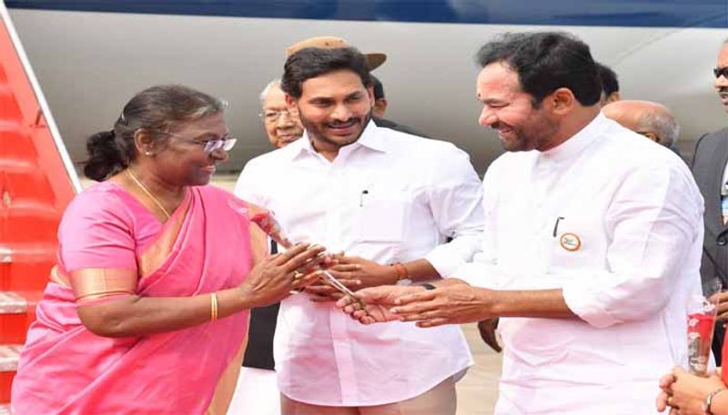 President  Draupadi murmu Reaches  To Gannavaram Airport