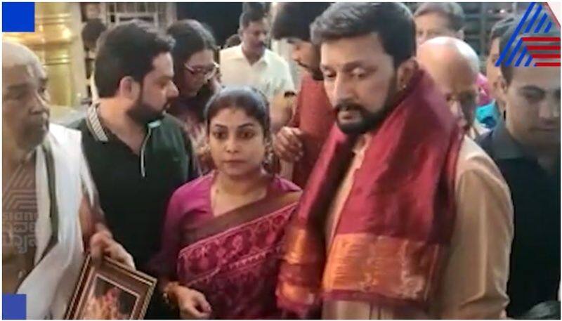 Sudeep visits to Kateel Durgaparameshwari temple with his wife sgk