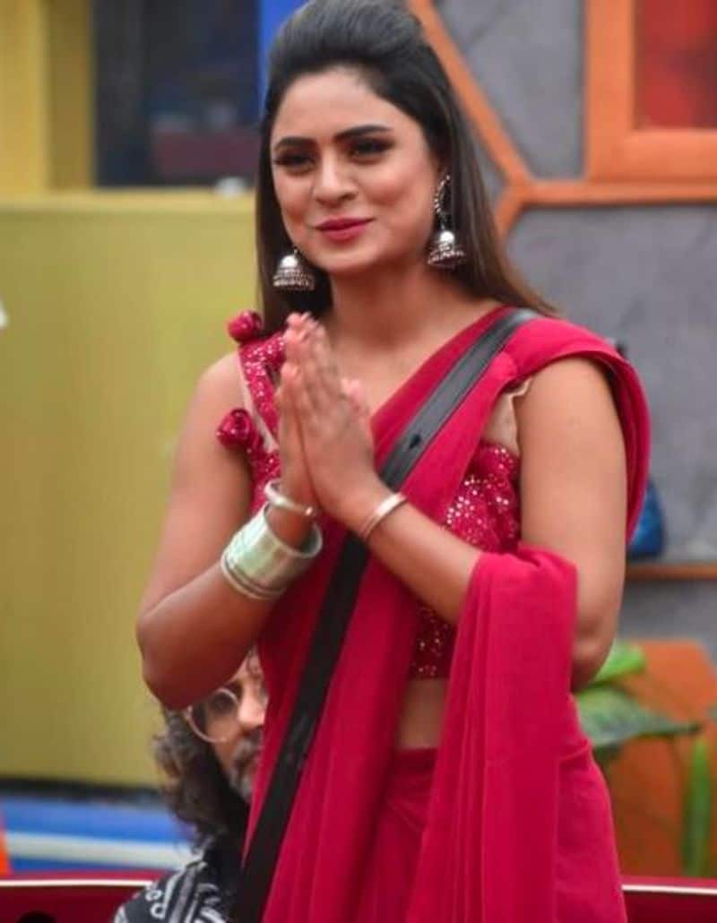 Deepika das meenakshi look goes viral colors kannada bigg boss 9  vcs