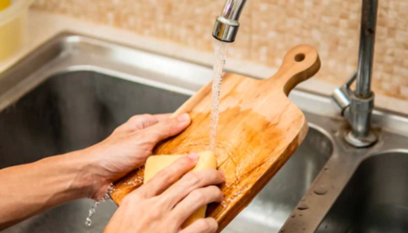 How To Clean Wooden Utensils