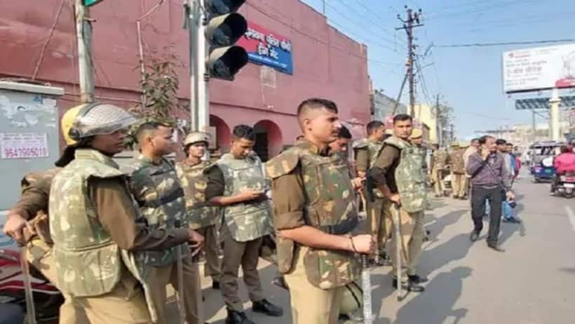 UP Police arrest Hindu Mahasabha leader during bid to recite Hanuman Chalisa at Mathura Shahi Masjid Idgah