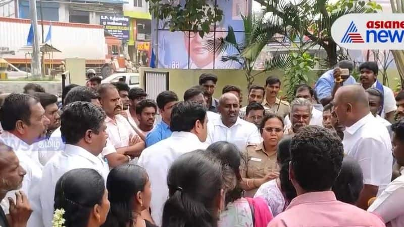 BJP peoples Argument with the police protesting the removal of banners