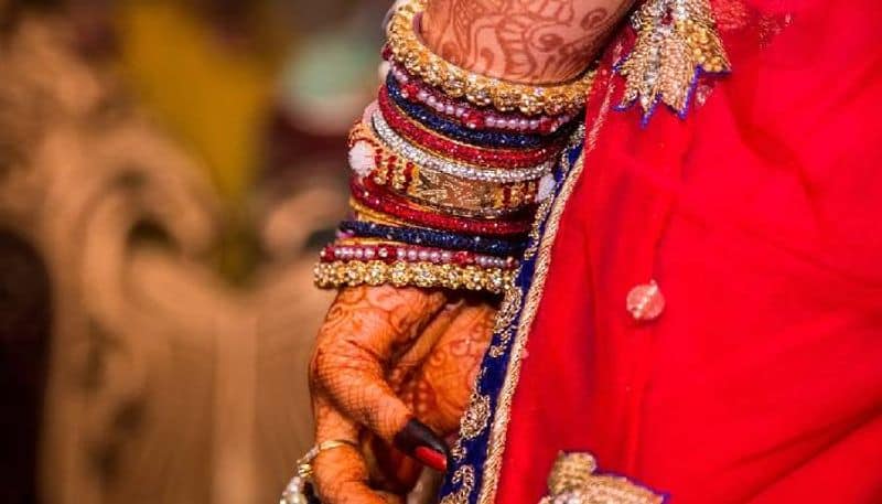 UP brides return to their maykas - they are fed up of flies