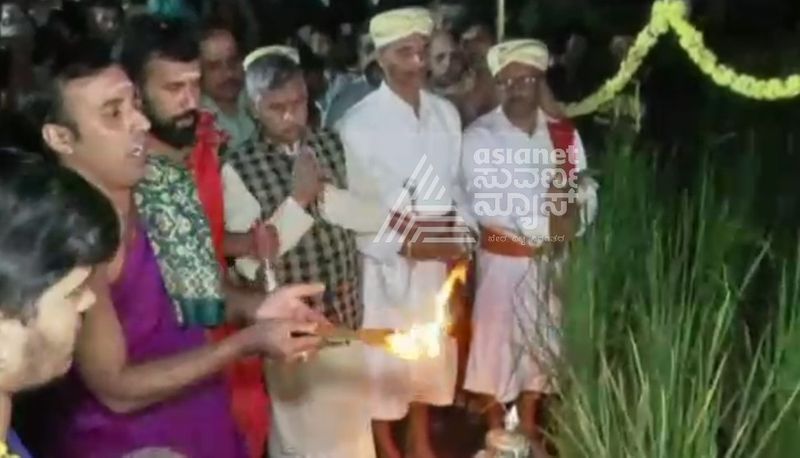 Kodava people celebrated huttari festival in paddy ground in kodagu gvd