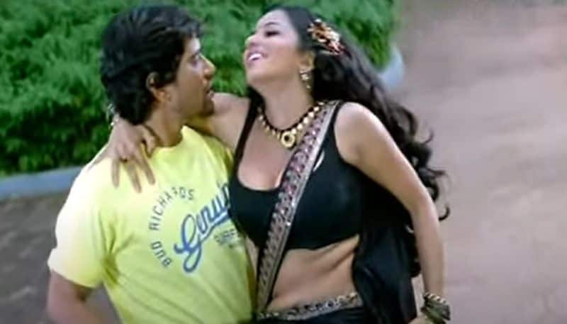 Monalisa SEXY video: Bhojpuri actress, Nirahua's bold romantic  song 'Ye Ho Piya Garva Lagaav Na' goes VIRAL RBA