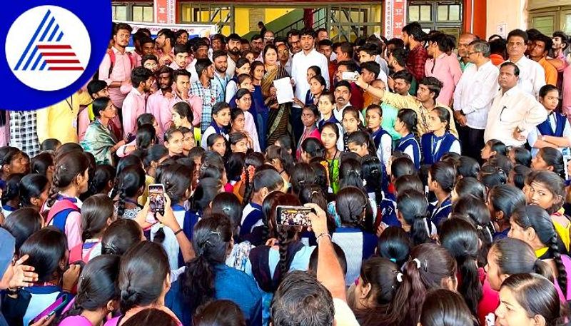 Students Held Protest For Scholarship at Bhalki in Bidar grg