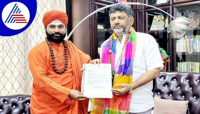 Vachananad Swamiji Met Siddaramaiah and DK Shivakumar For Panchamasali 2A Reservation grg