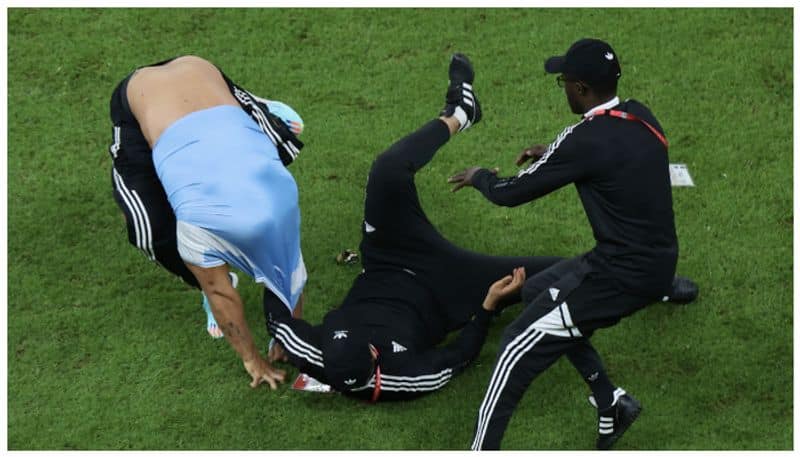 Fan Runs On The Pitch Right After Messi Penalty Vs Netherlands