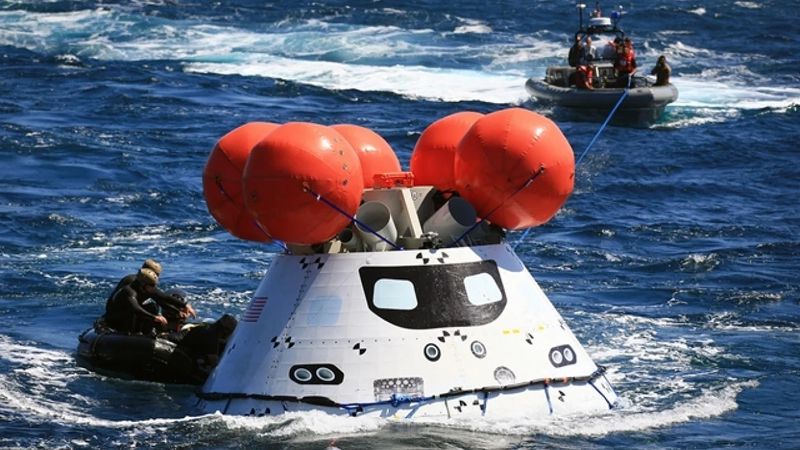 orion spacecraft returned to earth from the moon and landed in the pacific ocean