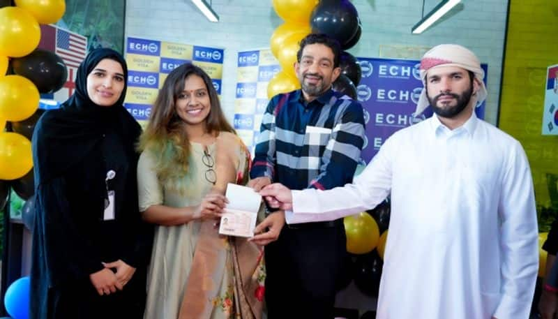 singer sithara krishnakumar receive uae golden visa