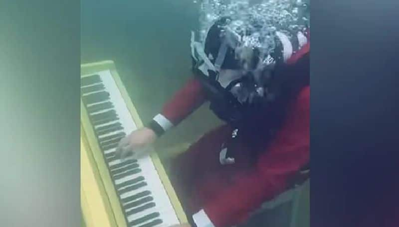 man plays piano under the sea the video goes viral 