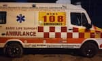women give birth to child in road side 108 ambulance for help 27 April 2025