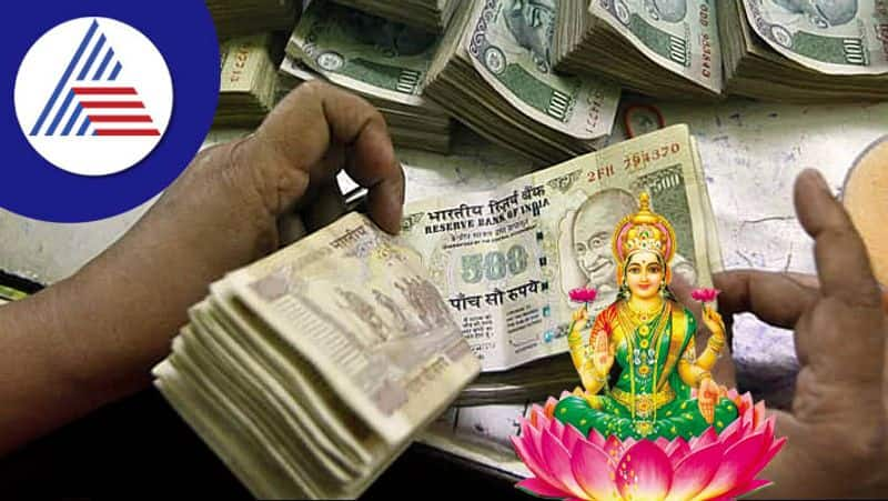 Do not count notes by splitting it will make Lakshmi angry 