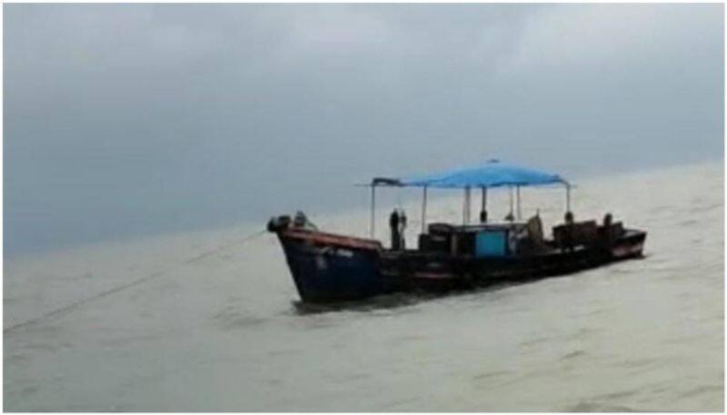 13 Tamil Nadu fishermen arrested for catching fish across the border sgb