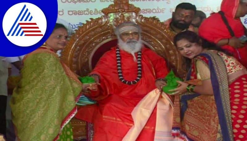 Veerashaiva has the quality of loving people of all religions says dr veerasomeshwara shivacharya swamiji at raichur gvd