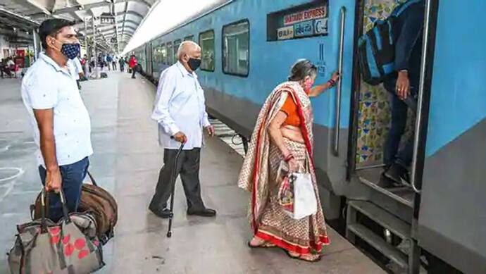 रेल यात्रा पर सीनियर सिटीजन को फिलहाल नहीं मिलेगी छूट, जानें इस पर क्या बोले रेल मंत्री 