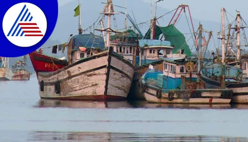 Cyclone Mandous has disrupted the lives of fishermen ar Karwar gvd