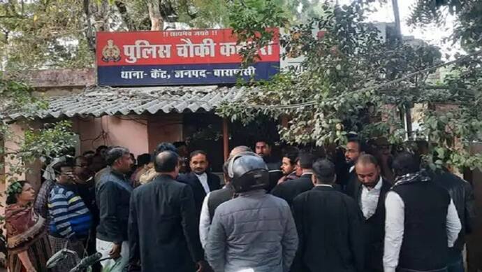 वाराणसी: वकीलों ने पुलिस चौकी में घुसकर की युवक की पिटाई, माफी मांगने पर भी नहीं पसीजा दिल, देखें वायरल वीडियो