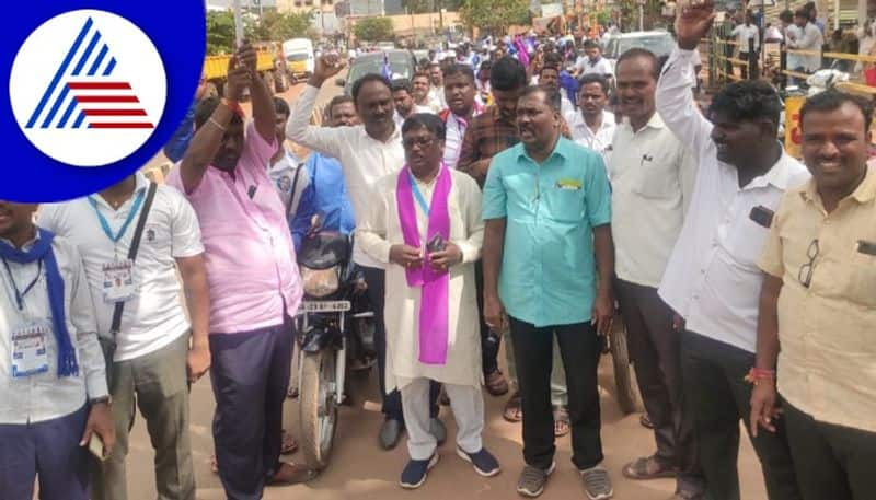 Protest in badami demanding internal reservation for sc caste gow