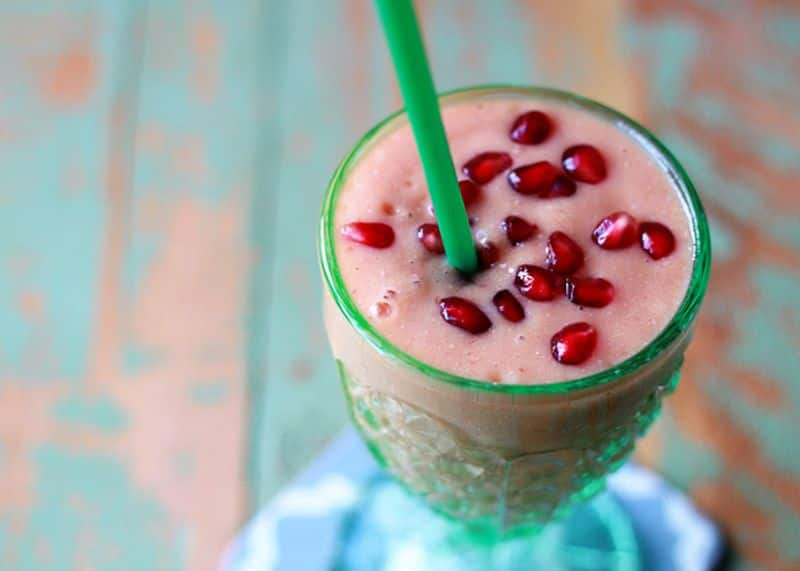 how to make easy and tasty mango pomegranate smoothie recipe