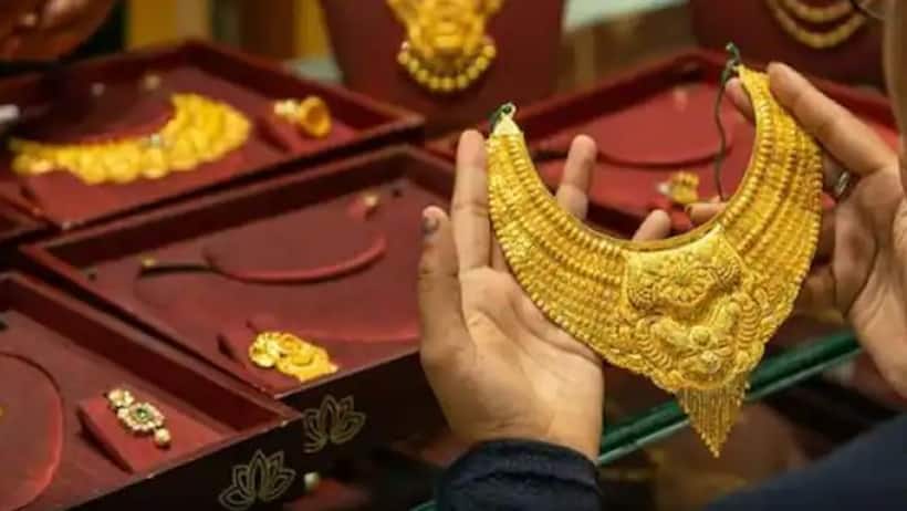 Gold Silver Price: लगातार दूसरे दिन भी सोने चांदी में गिरावट, जानें अलग अलग शहरों में क्या रहे सोने के रेट